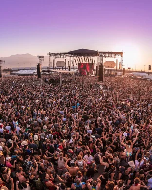 Live concert by Kash'd Out