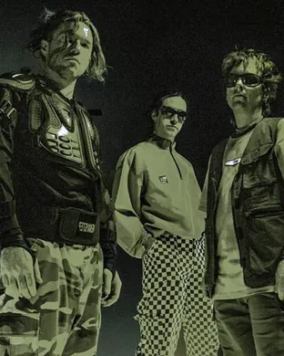 Live concert by Machine Girl